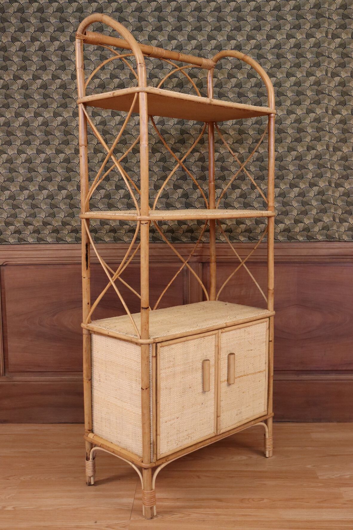 Stepper shelf Rattan