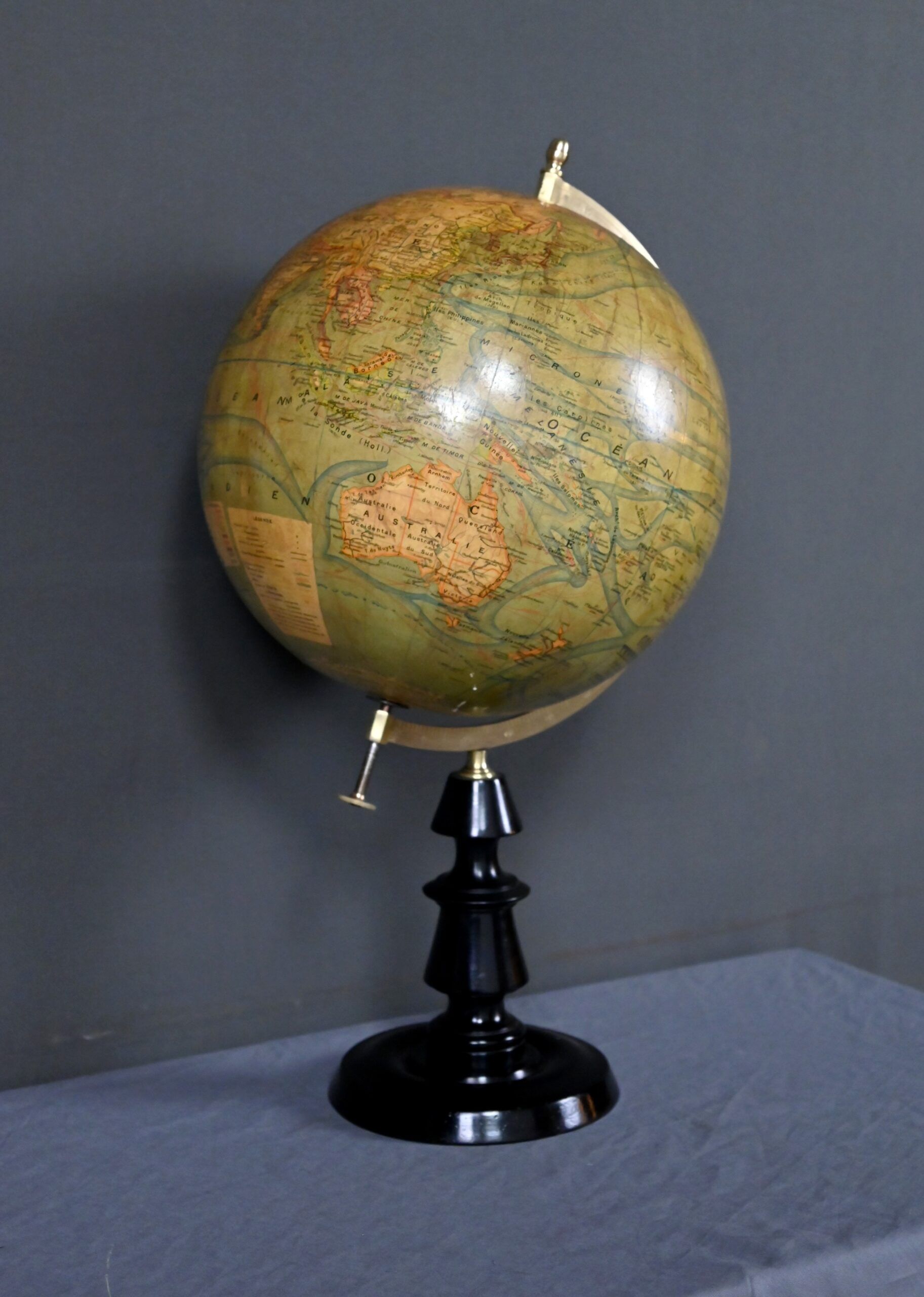 Terrestrial globe signed J. Forest – Late 19th century