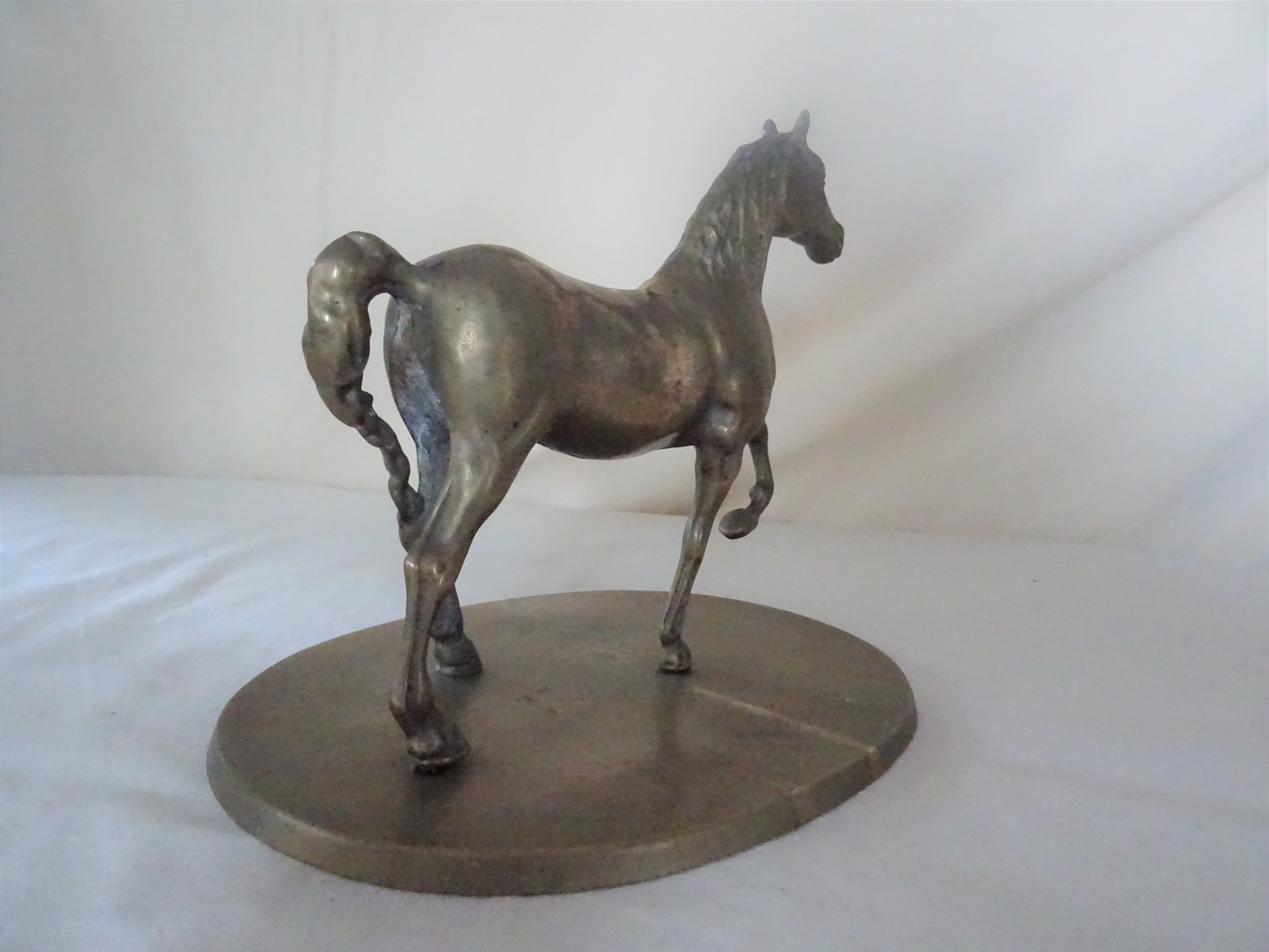 Brass horse 422112 on base
