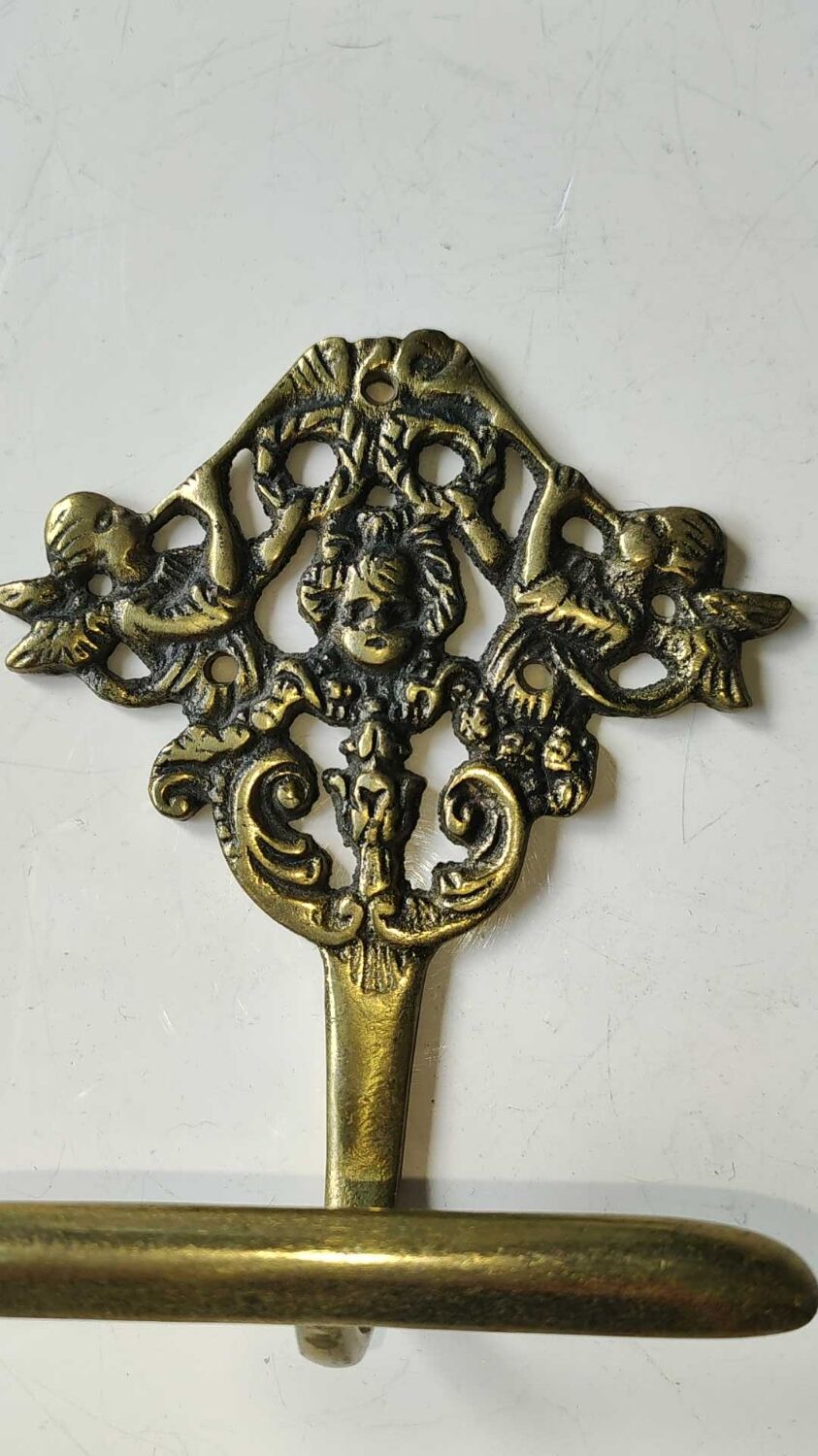 Patère décor angelots/puttis en laiton vieilli