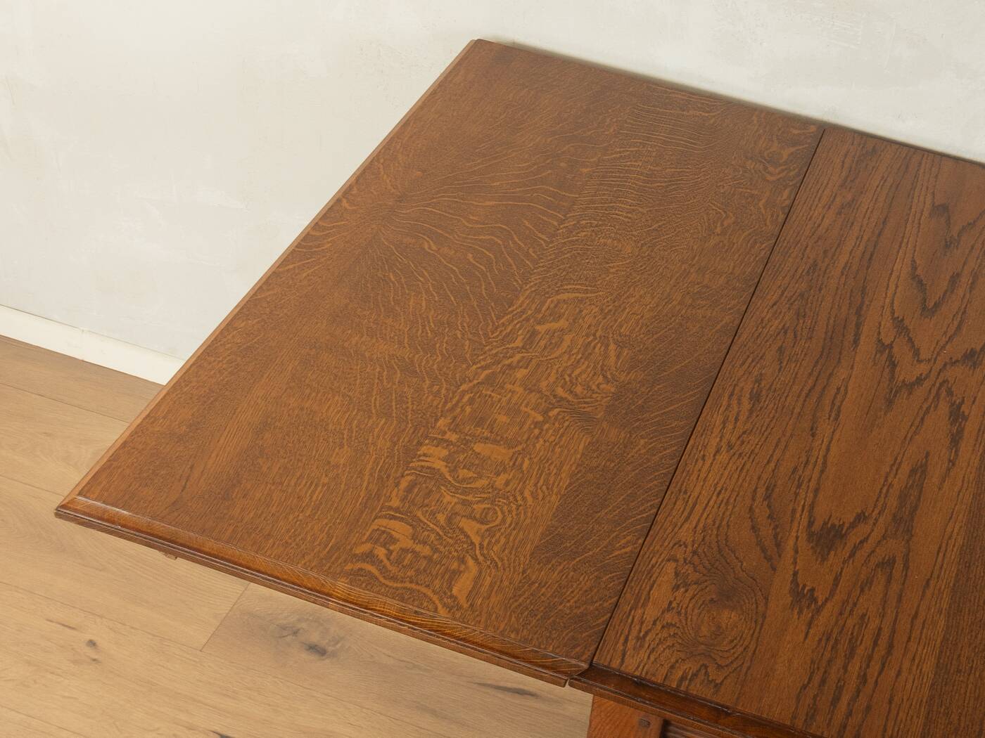 Art Nouveau dining table made of solid oak, Germany, 1910s