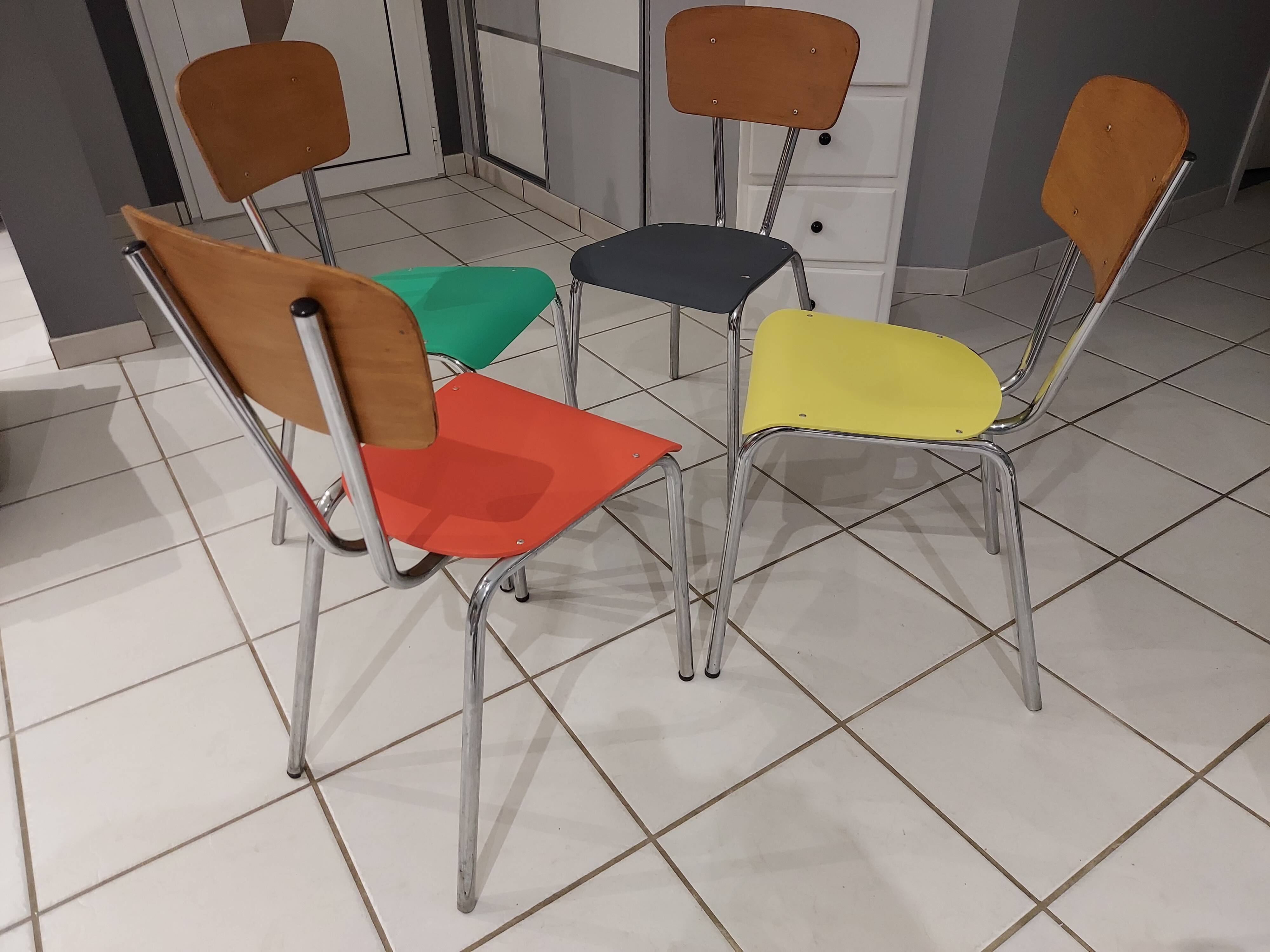 Suite de 4 chaises vintage années 1960