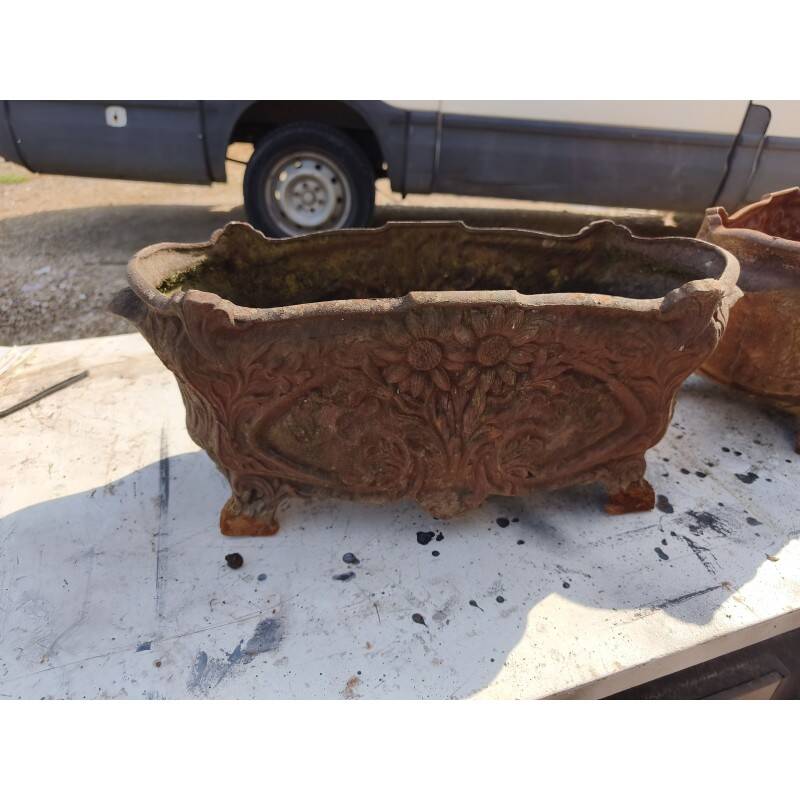 Pair of cast iron planters from 1900 by the Charleville-Mézières establishments.