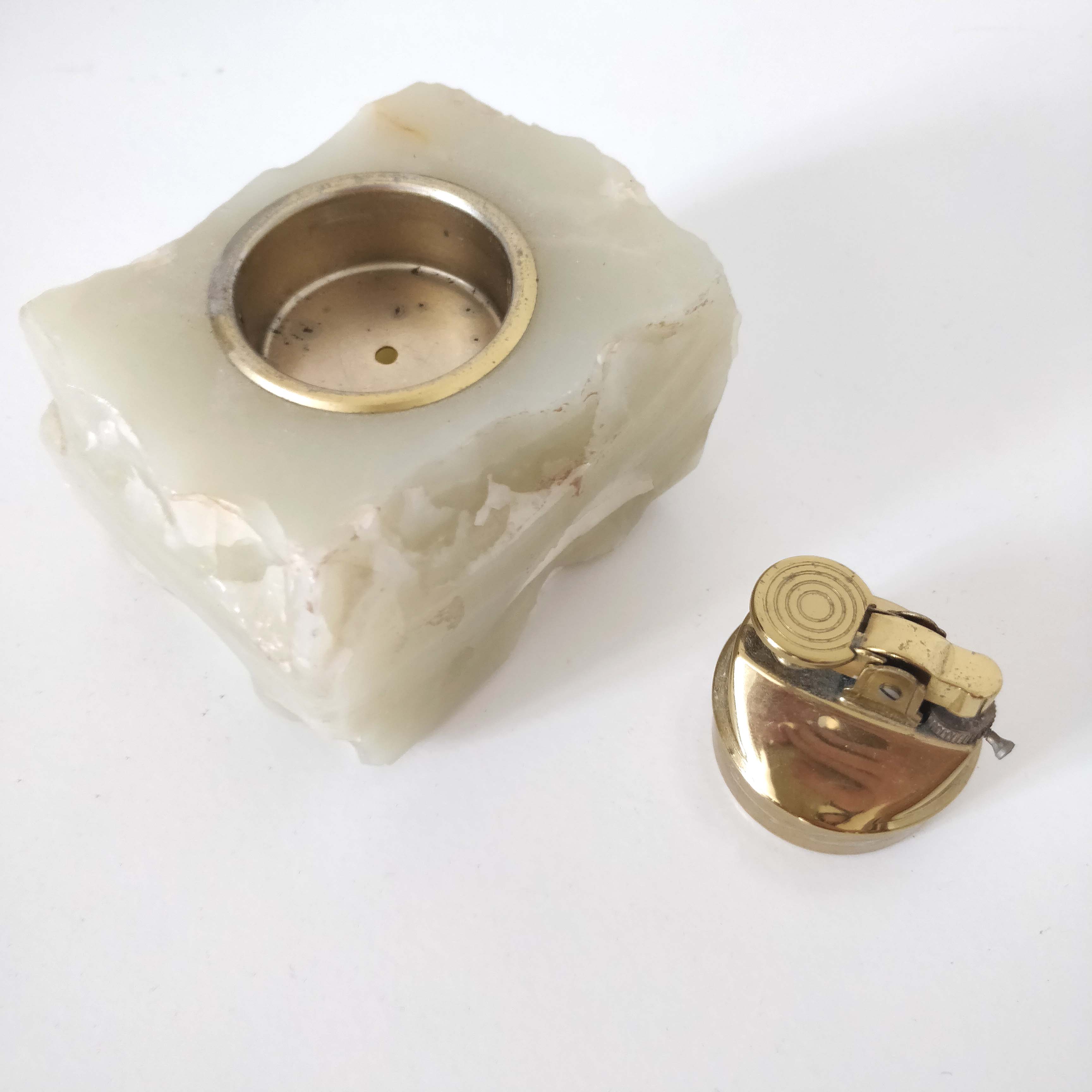 Italian table lighter in alabaster and brass