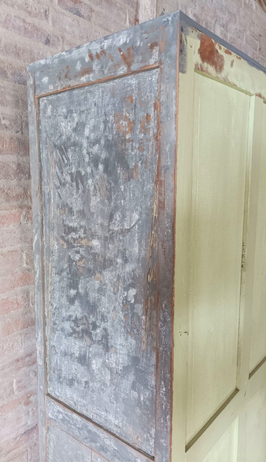 Armoire parisienne