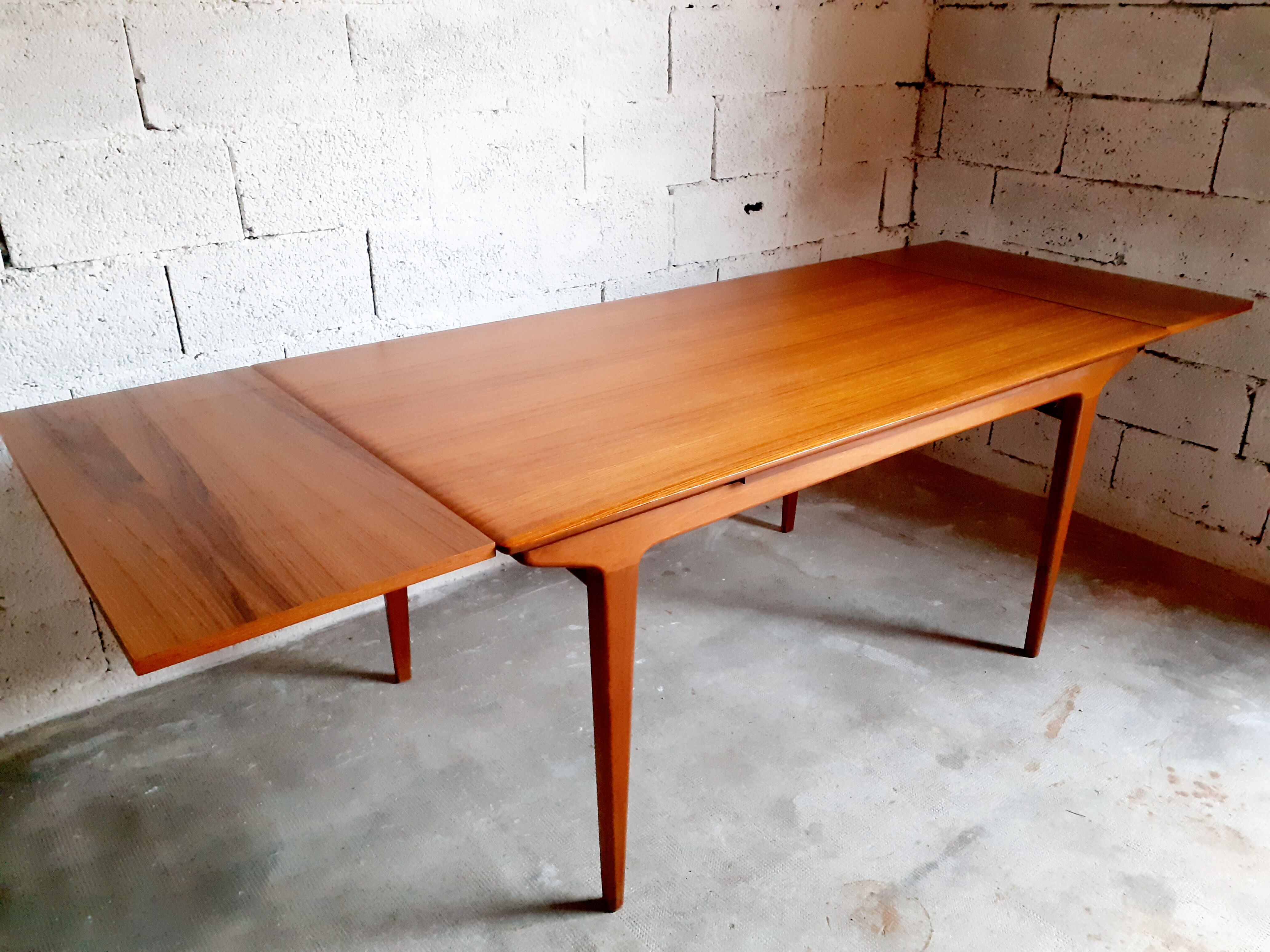 Vintage Scandinavian table 50s 60s in solid teak with extensions, stamped LB