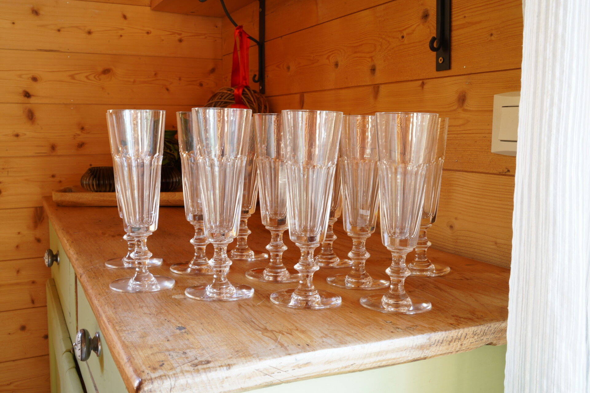 Ensemble de 11 flûtes cristal de Saint-Louis - Modèle Caton