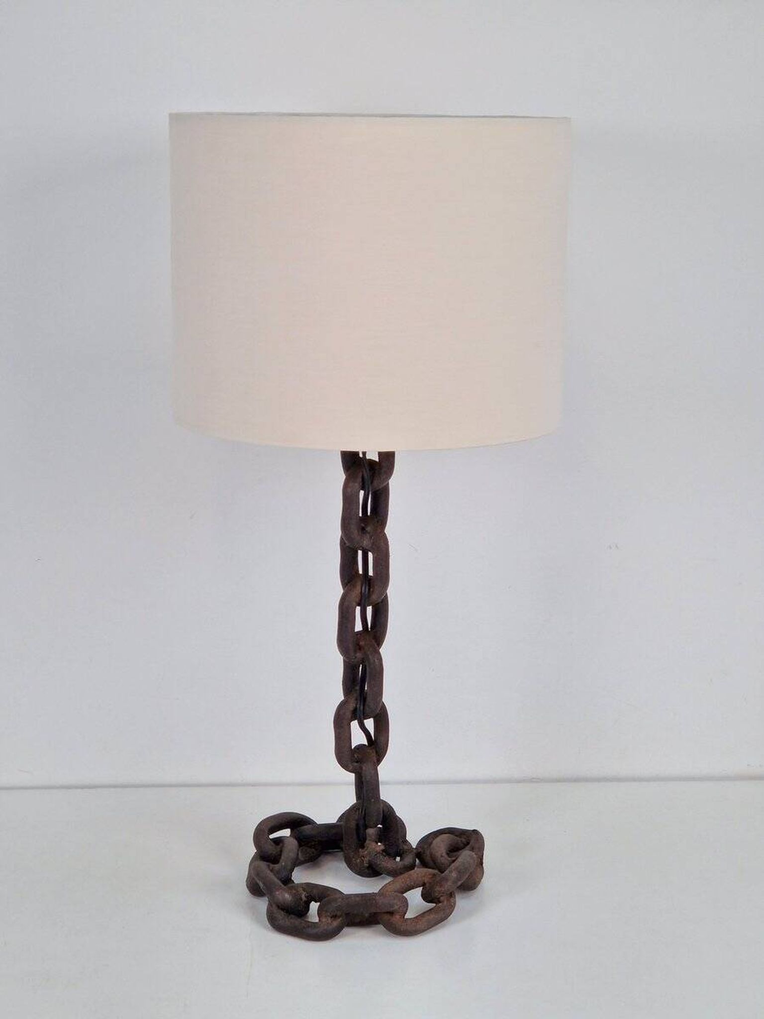 Lampe de table en chaîne brutaliste attribuée à Franz West, années 1980