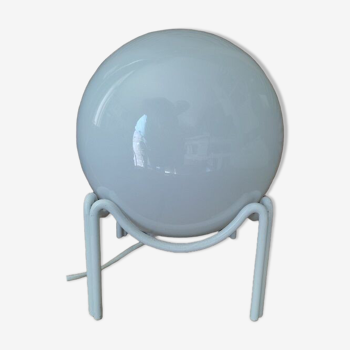 Lampe globe opaline originale support métal blanc patiné dp 0922213