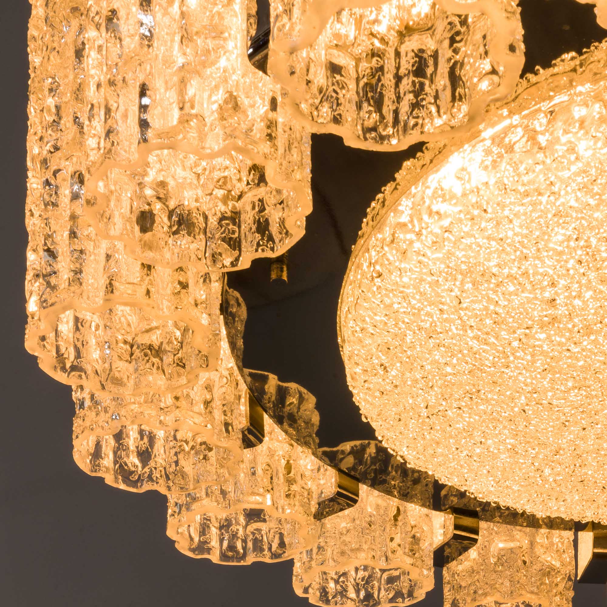 Murano glass chandelier with 17 frosted glass shades by Barovier and Tosso, Italy 1970s