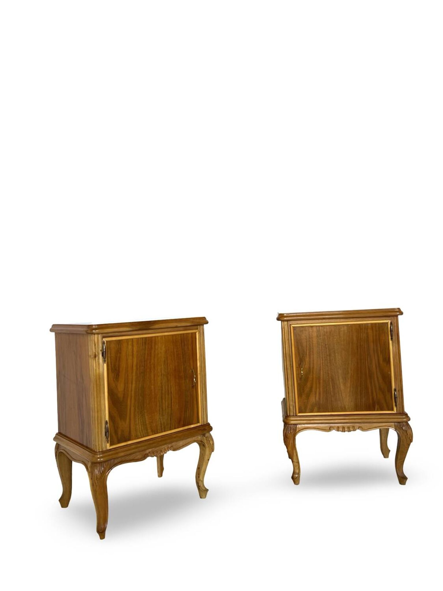 Tables de chevet italiennes en placage de noyer du milieu du siècle, années 1960.