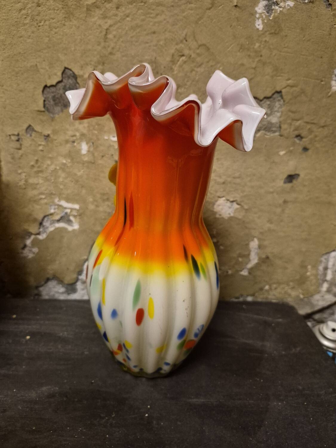Vase en verre soufflé multicolore ́