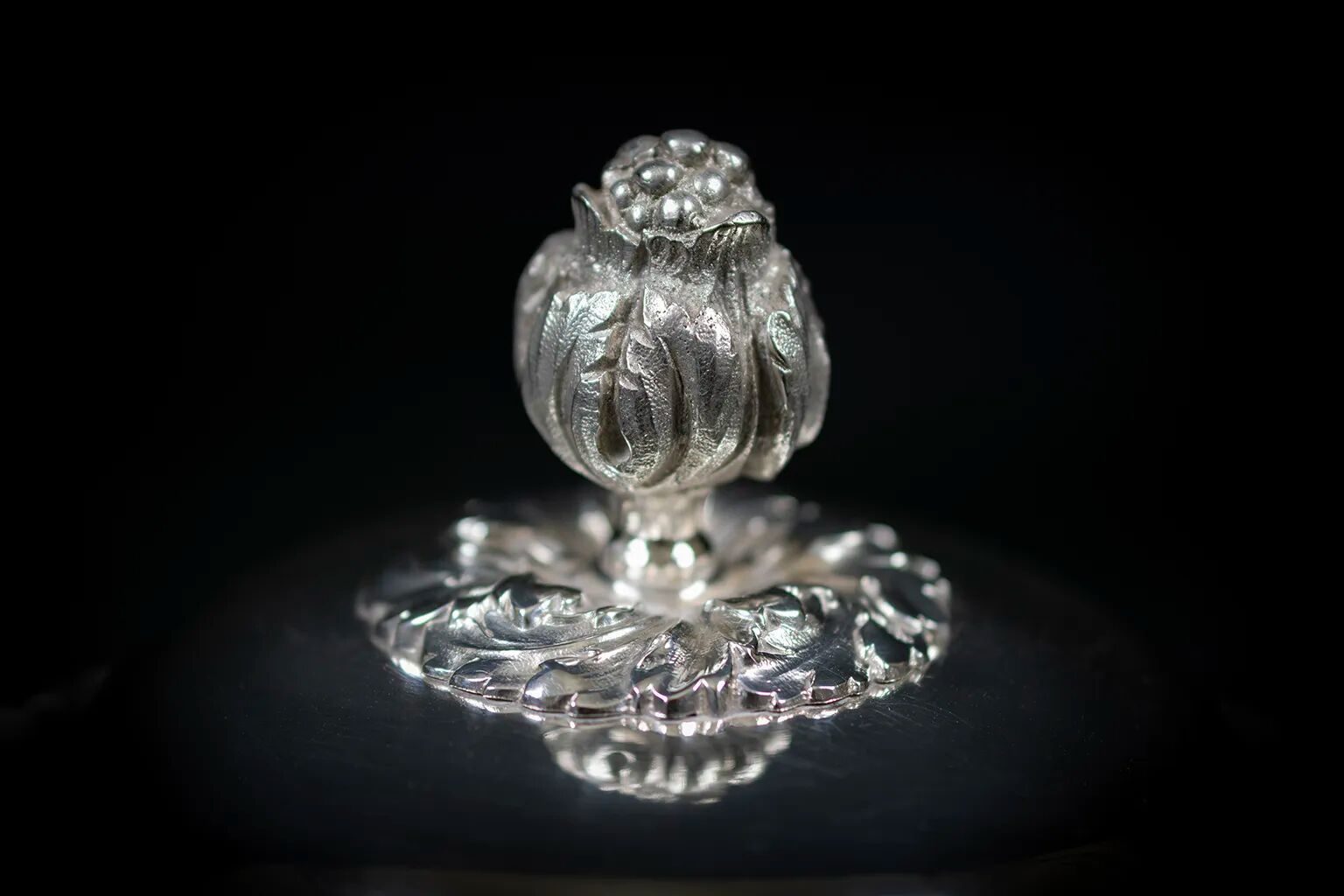 Silver-plated vegetable dish with matching tray – stamped