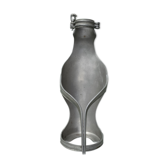 Tin bottle door
