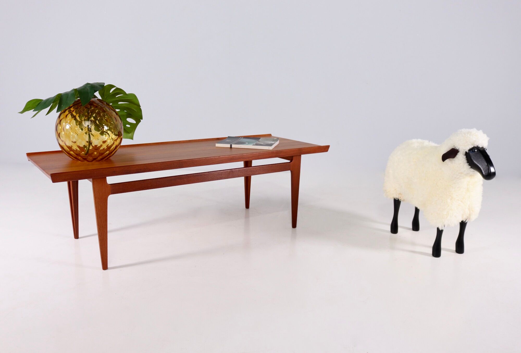 Finn Juhl coffee table France & Sound