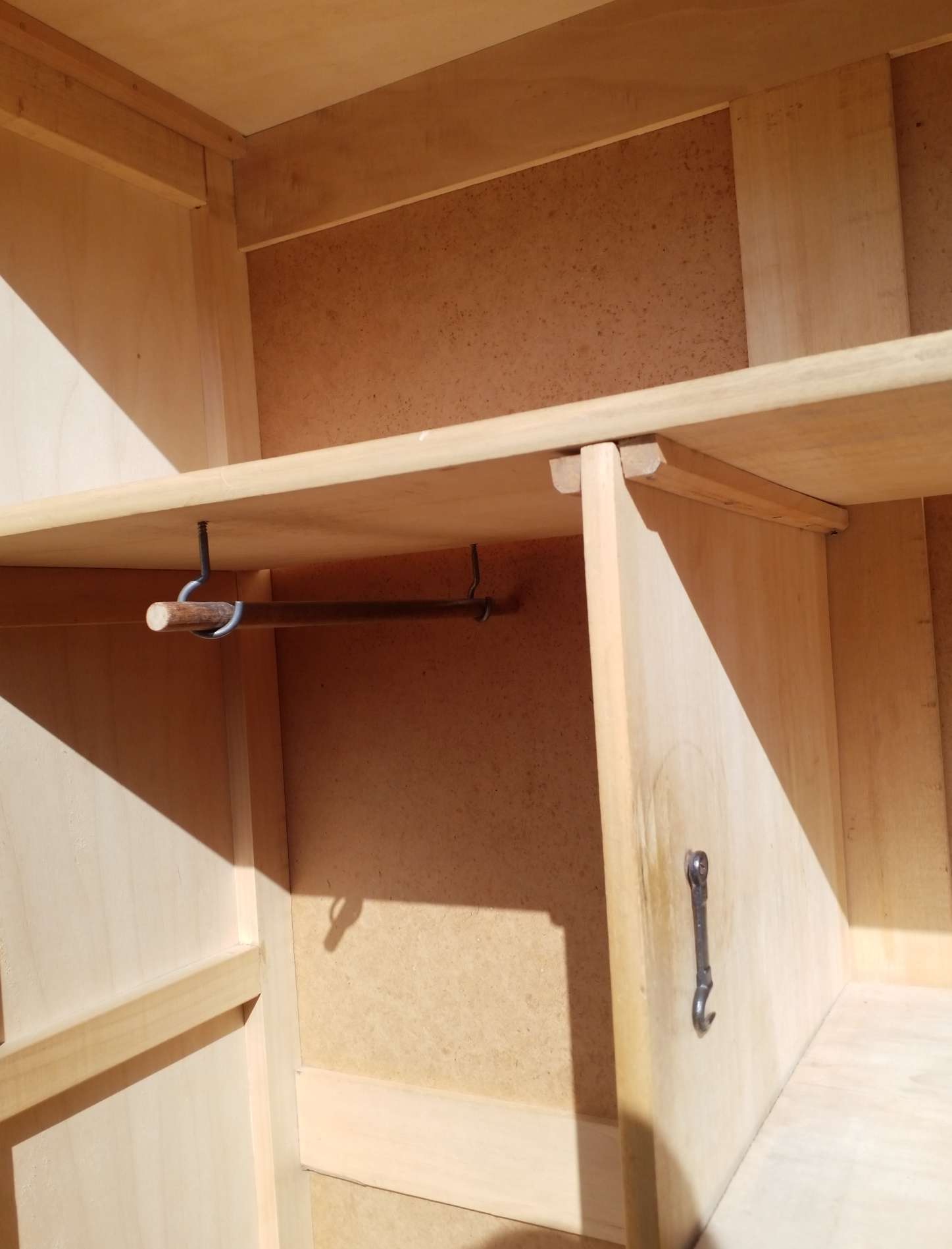 Mado cabinet
