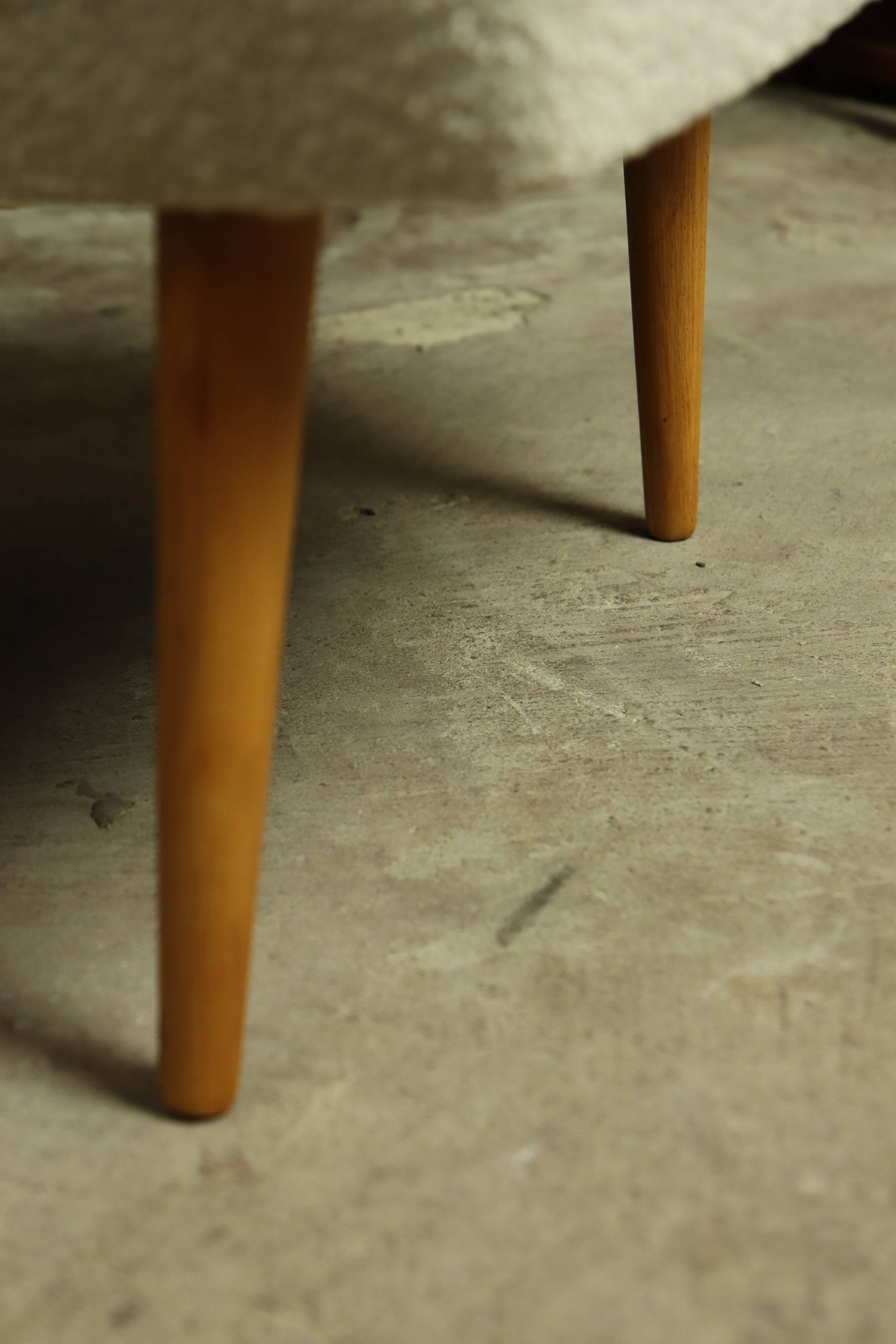 Fauteuil club vintage expo '58 tapisserie boucle blanche entièrement rénovée salon style art déco