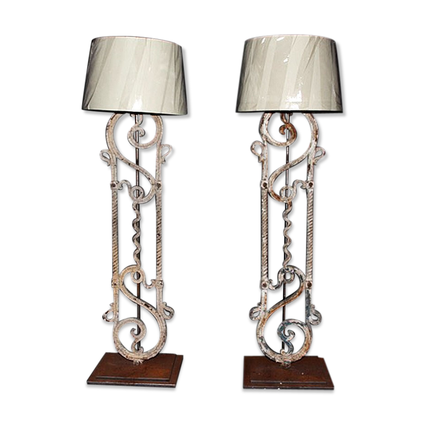 Pair of decorative cast-iron lamps