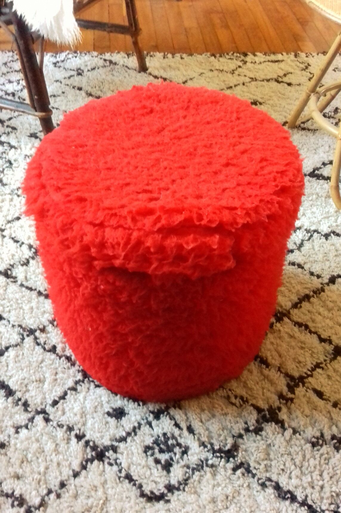 Pouf storage chest moumoute red vintage 1972 faux fur
