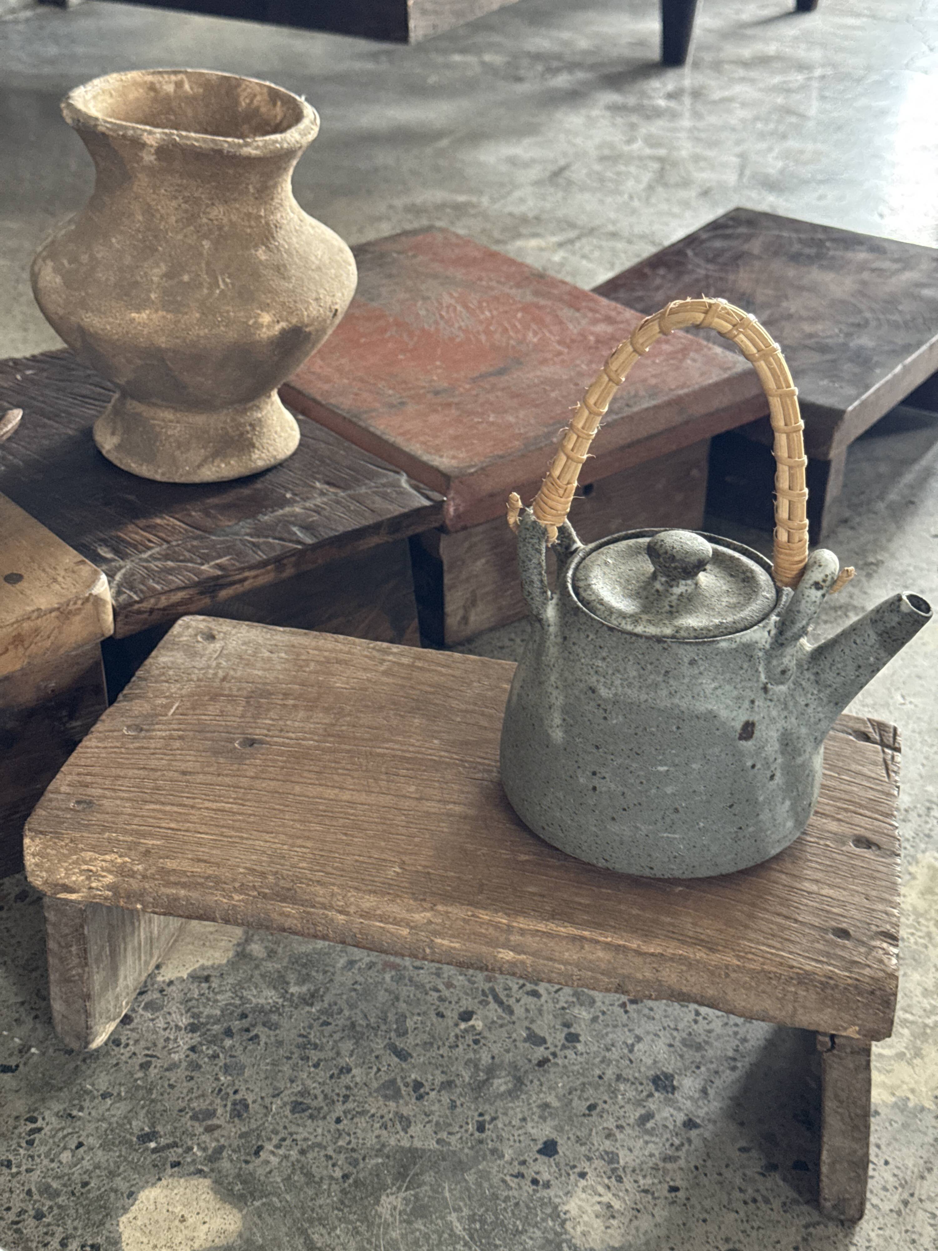 Small auxiliary stool in upcycled teak with a small hollow under the seat (3273)