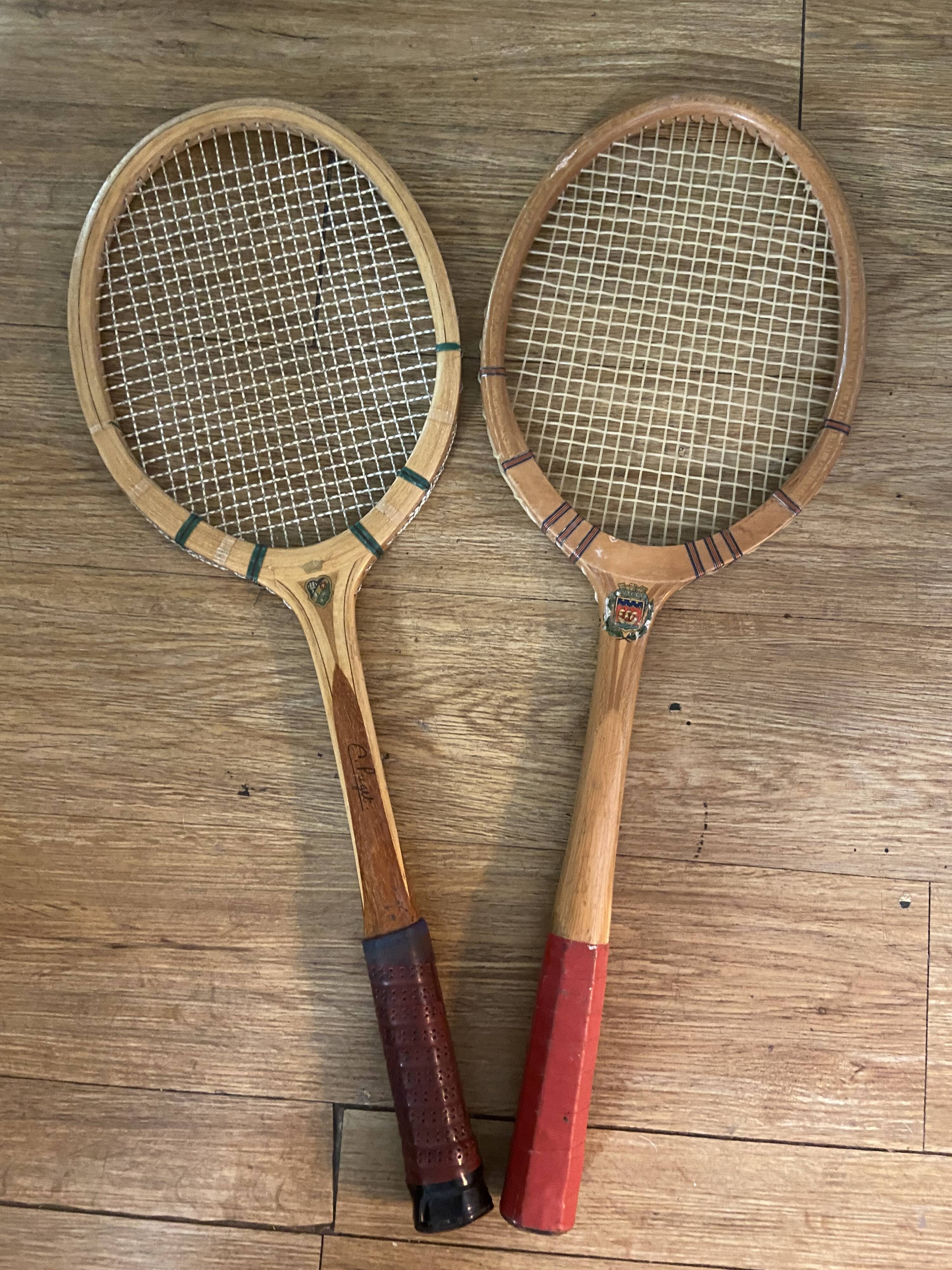 Paire de raquettes de tennis en bois années 50
