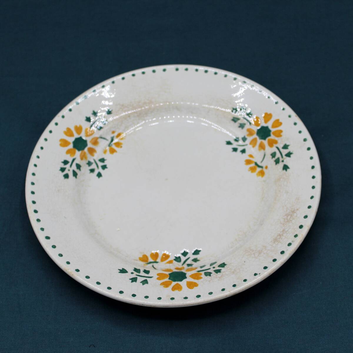 Old opaque porcelain plate from the faïencerie de gien - french - vintage
