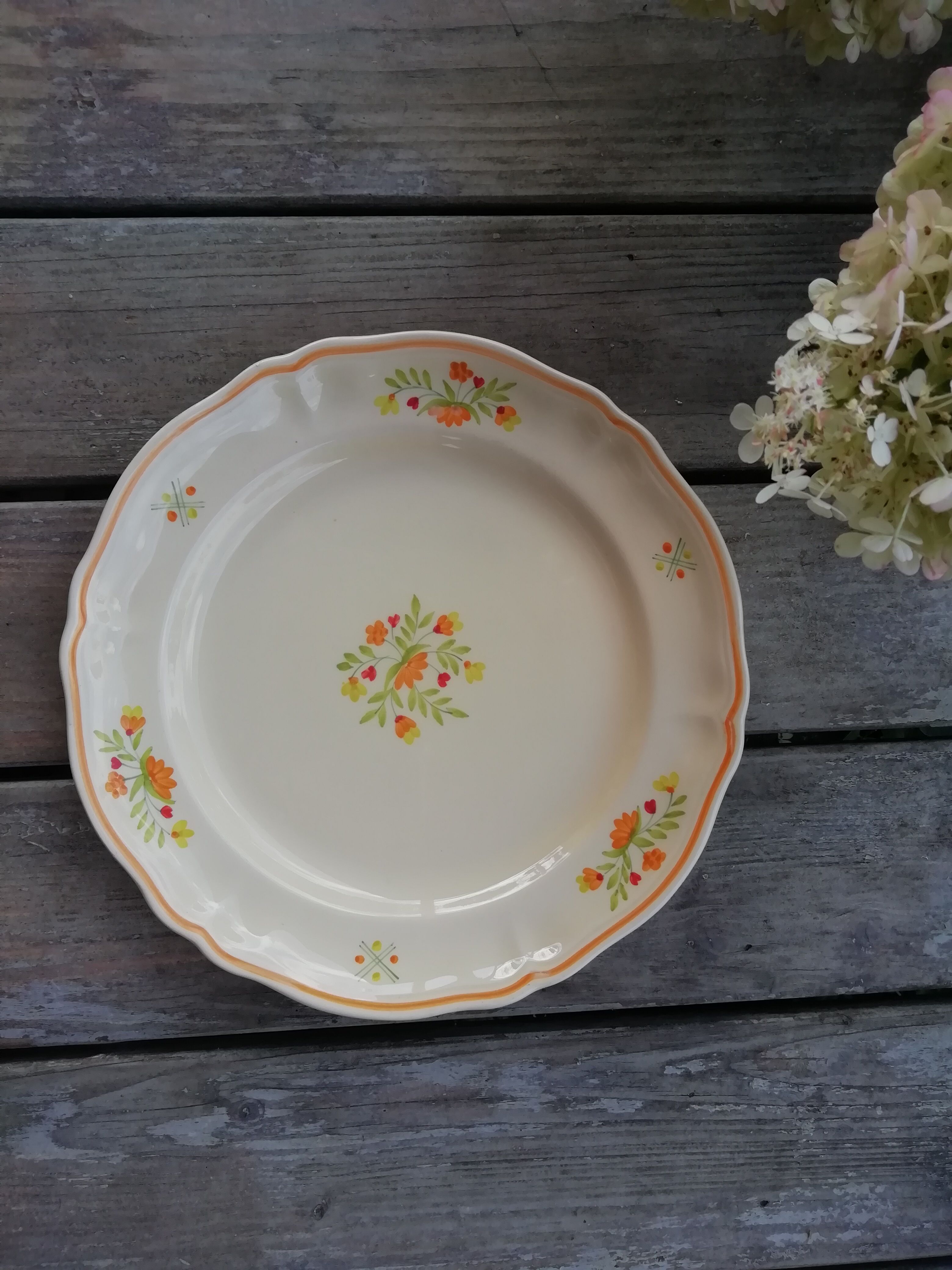 Round longchamp dish