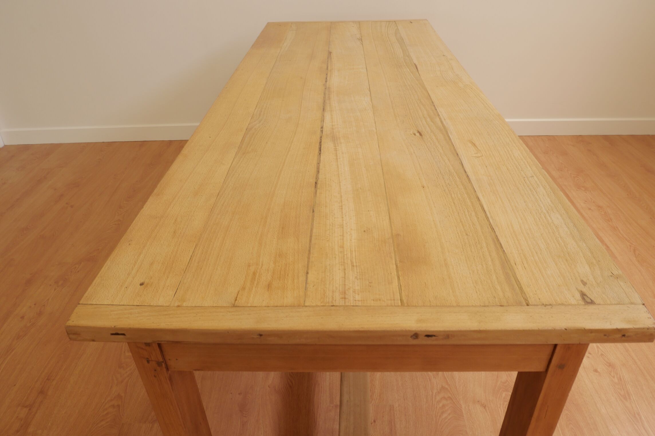 Farm table