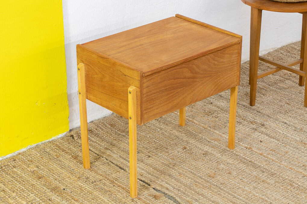 Scandinavian bedside table 50.5 cm
