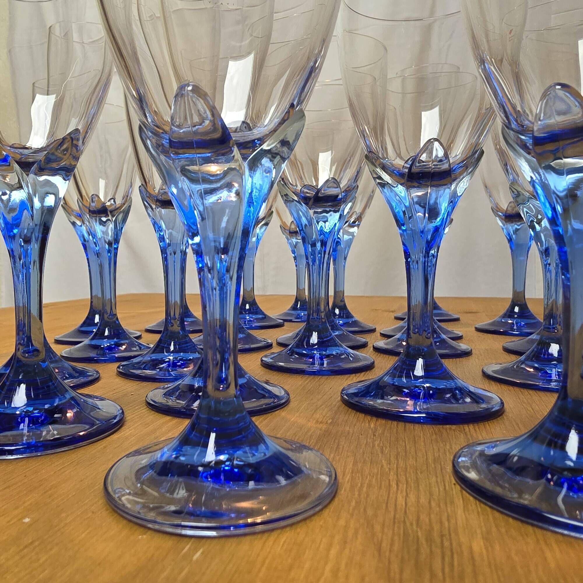 Service of 30 blue footed glasses.