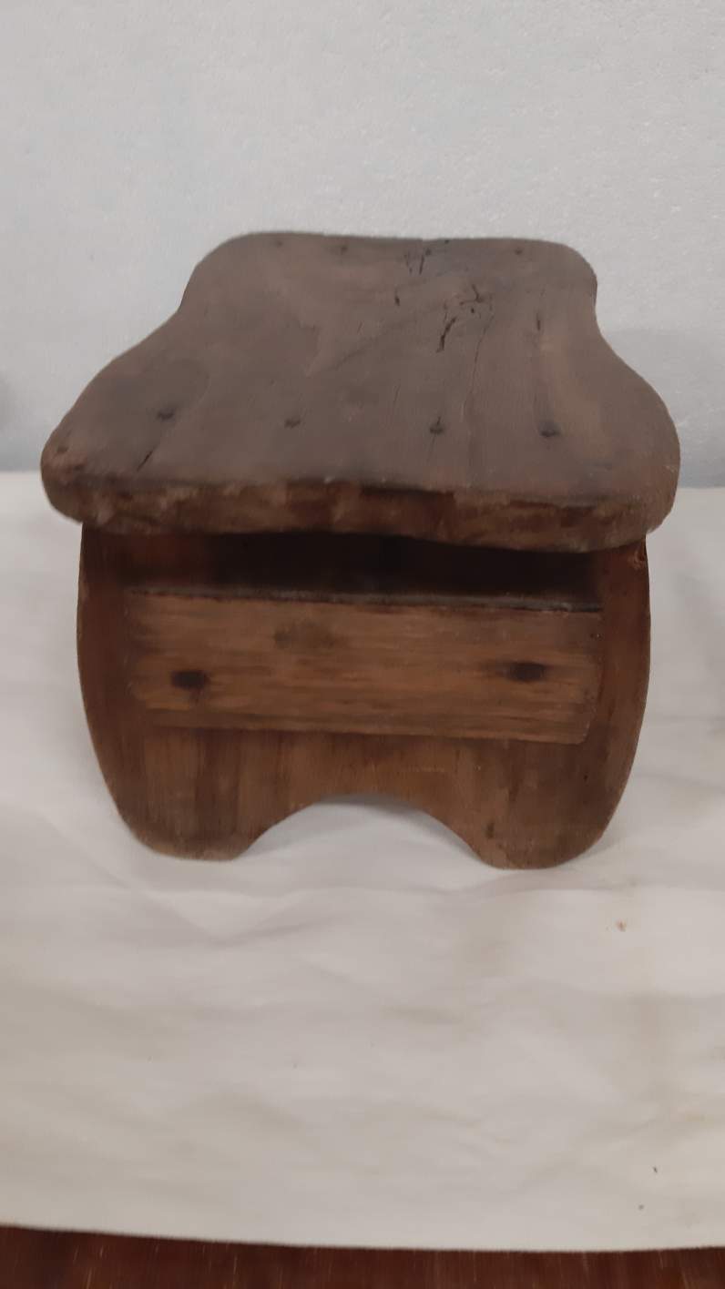 Repose pied en bois