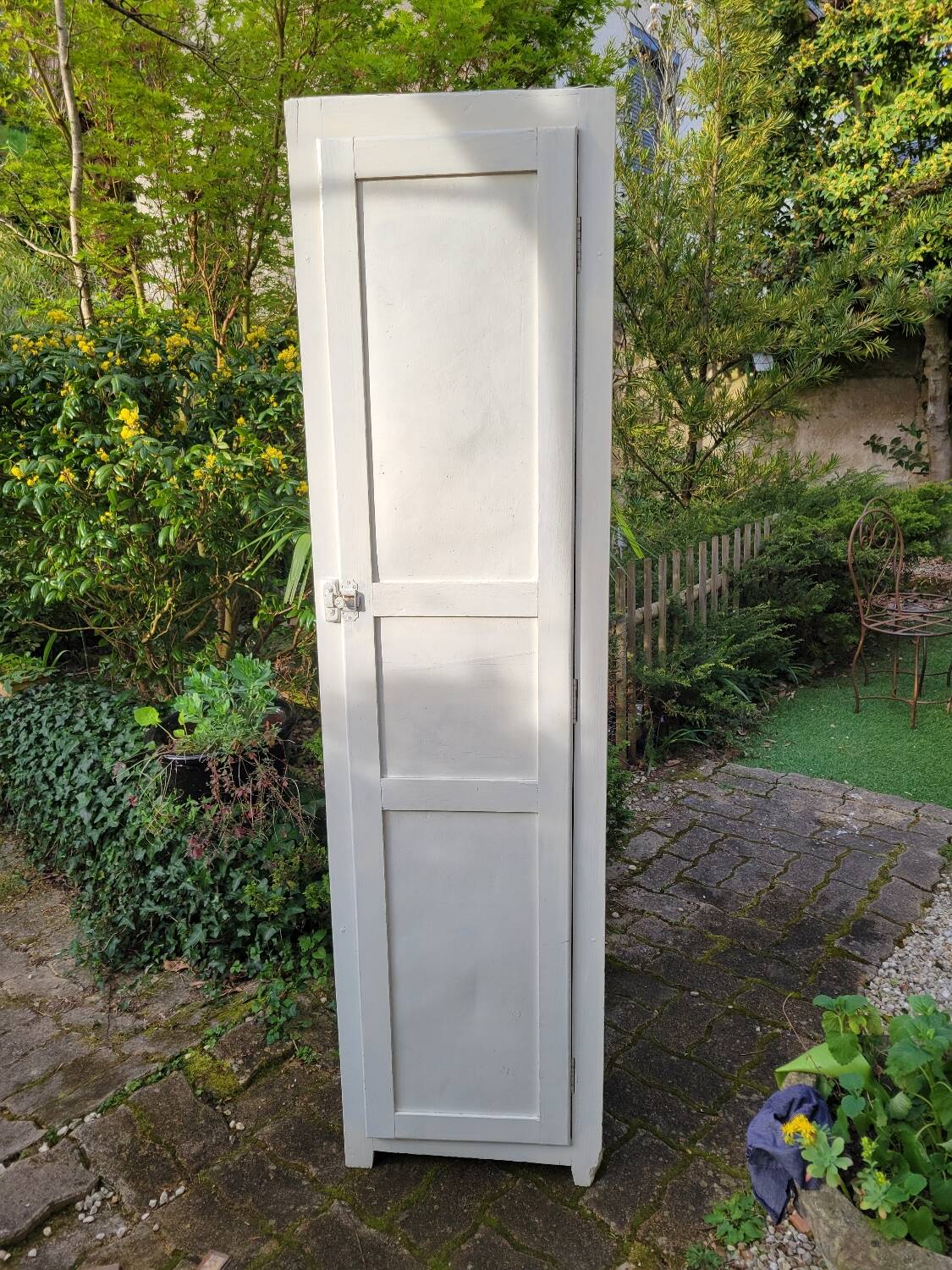 Parisian one-door wardrobe