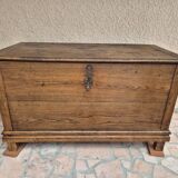 Late 19th century oak laundry chest