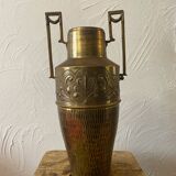Vase ancien amphore en laiton avec anses