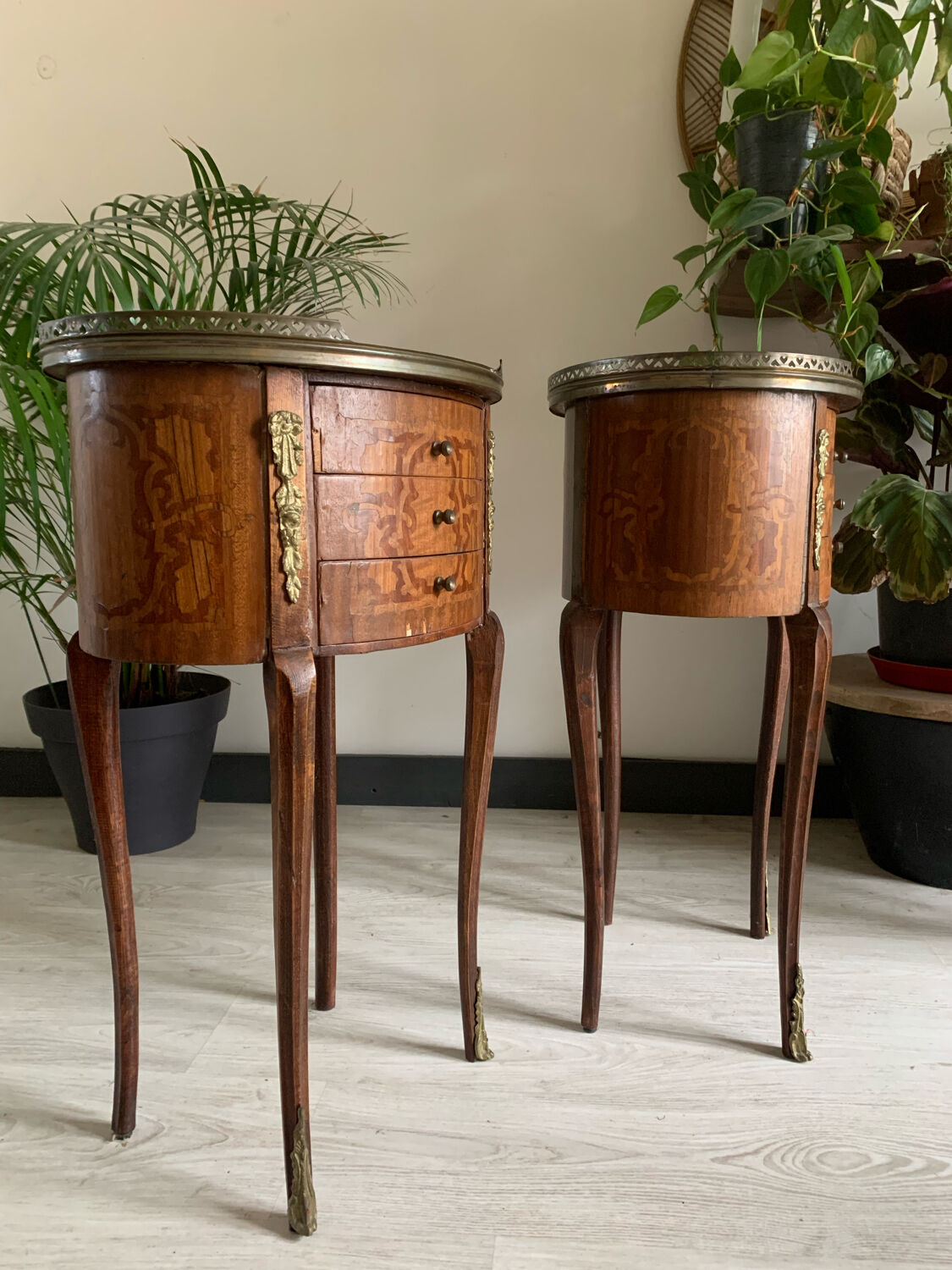 Pair of bedside tables in the shape of a stab, Louis XVI style