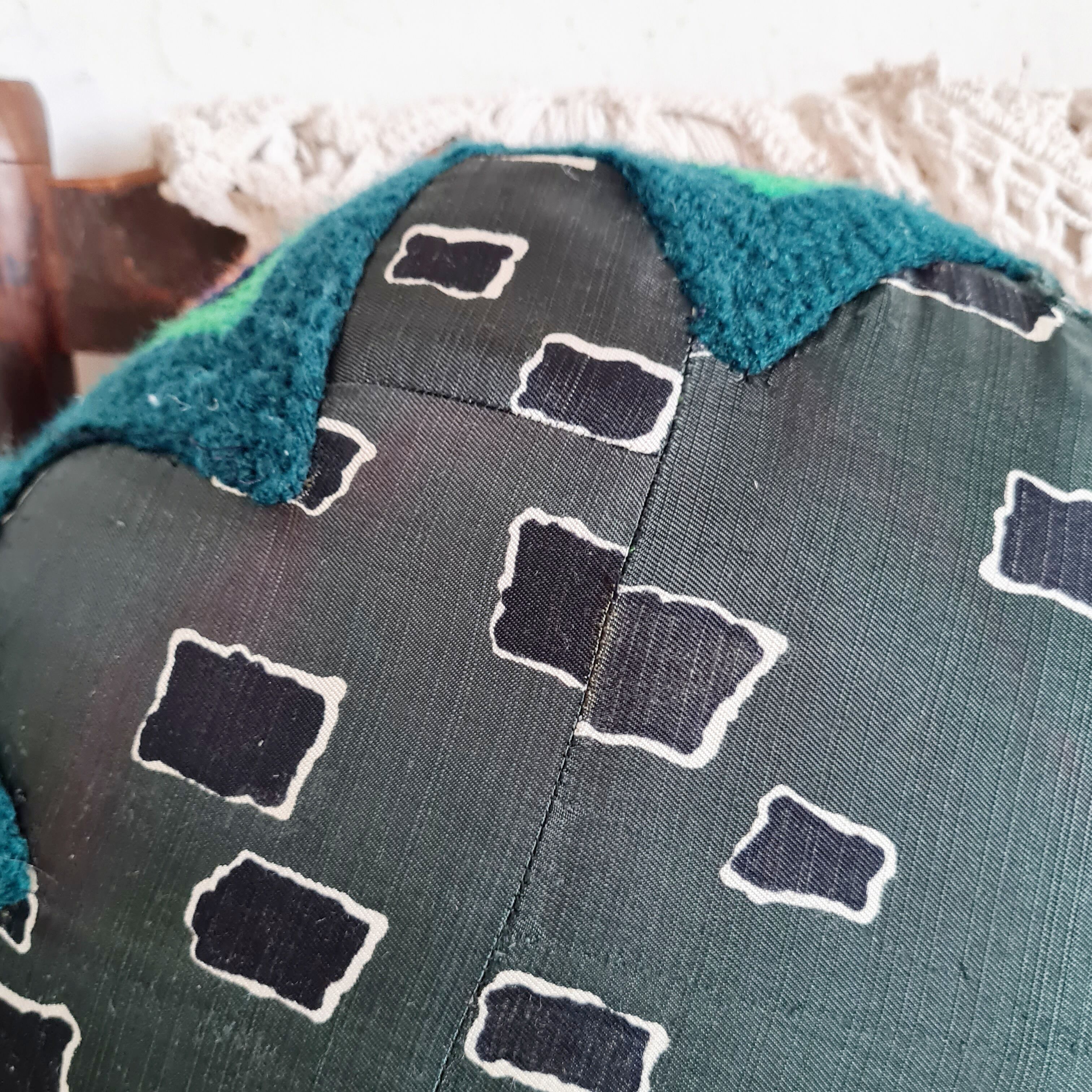 Round cushion hook wool