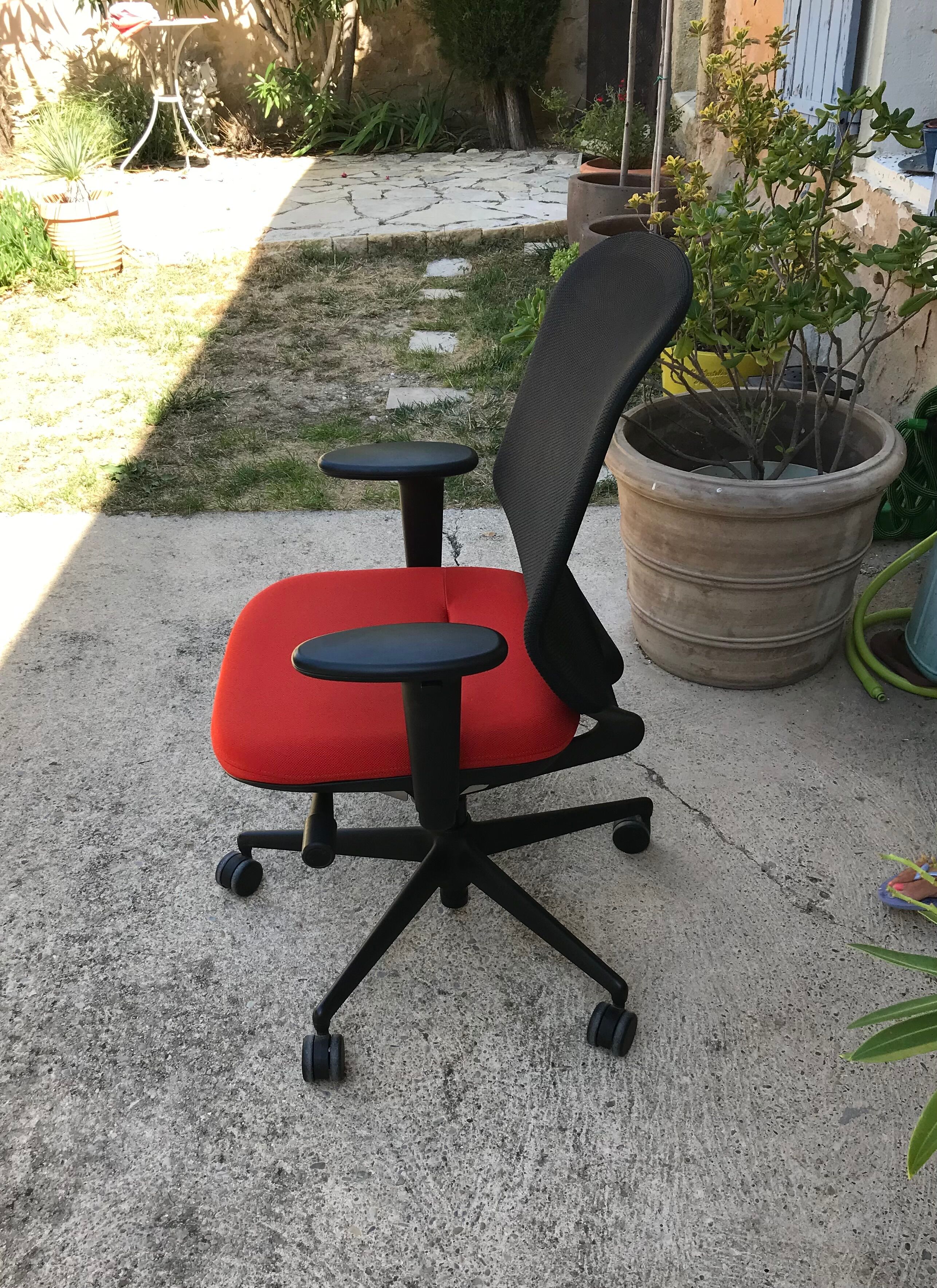 Medapal office armchair by Vitra