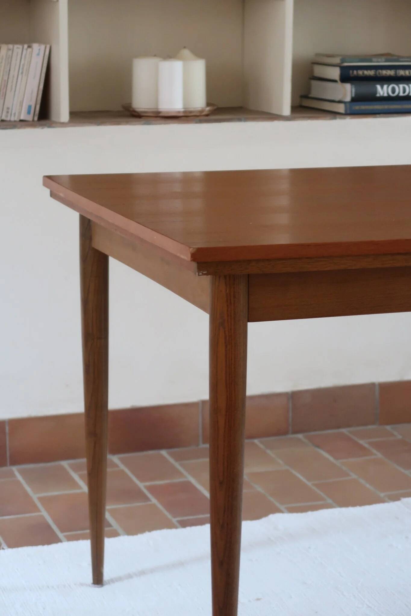 Extendable dining table in teak, tapered legs, 1960s.