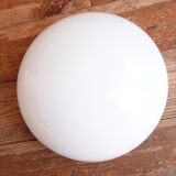 Plafonnier, années 70, opaline "méduse" blanche