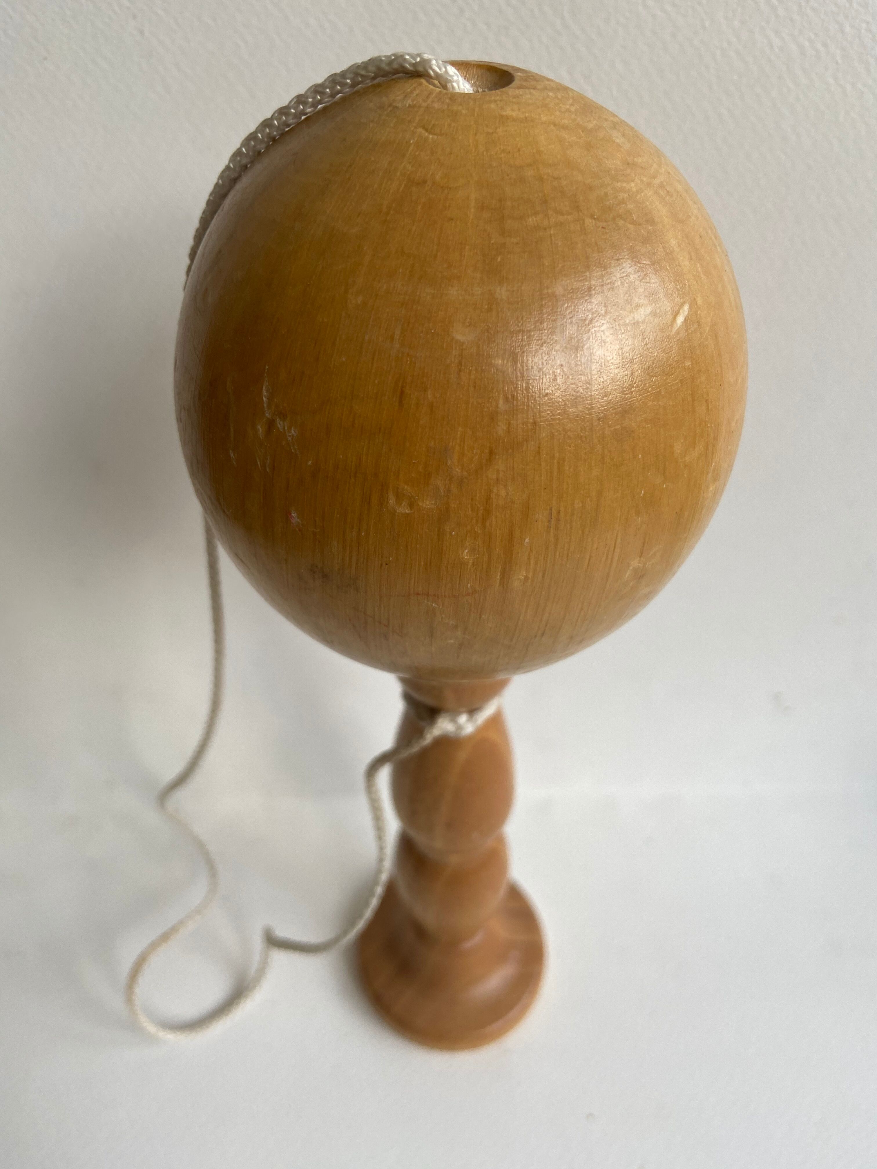 Light wood bilboquet