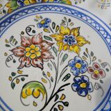 Assiette décorative en faïence décor fleuri de Talavera