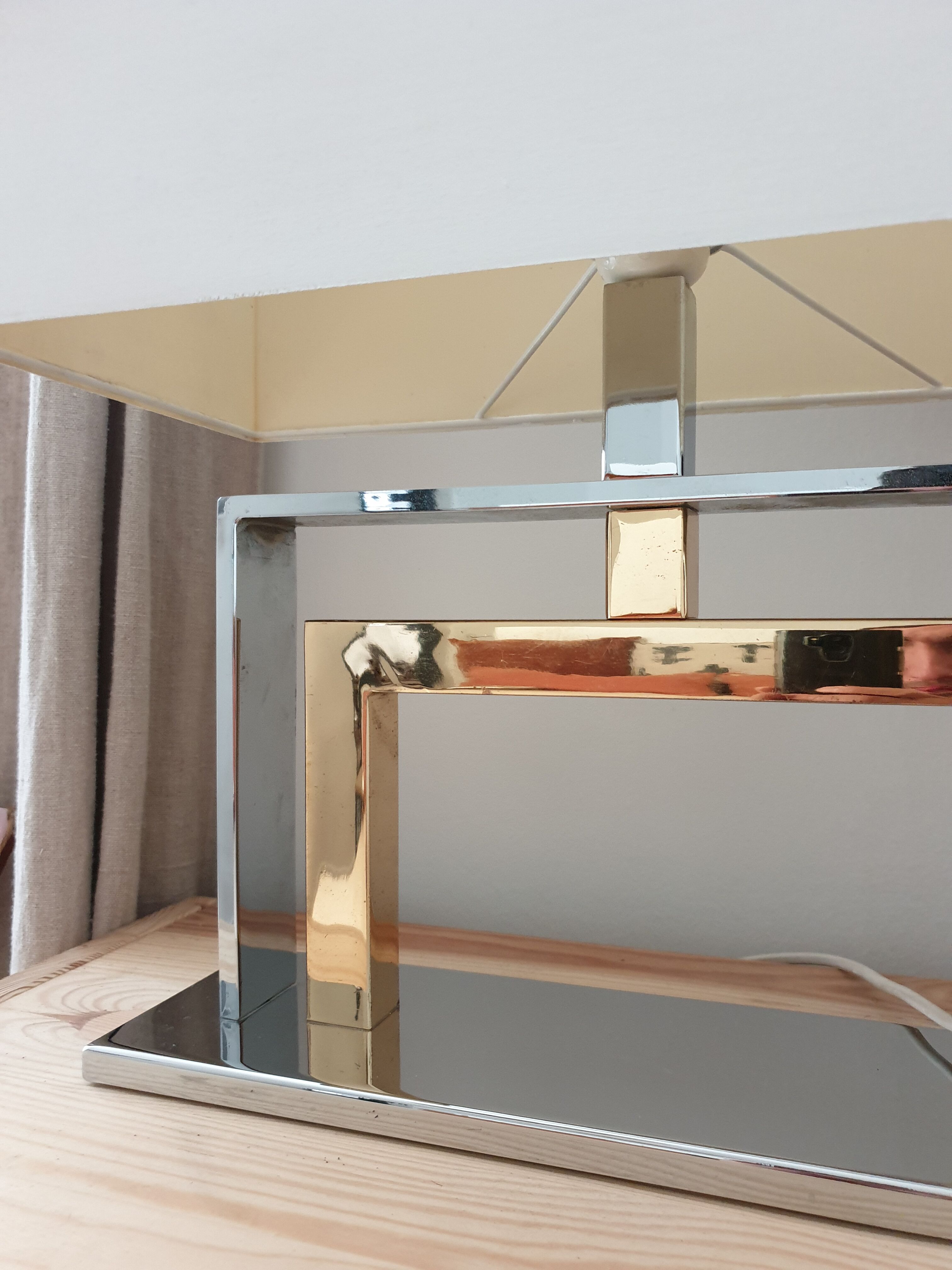 Bi-metal lamp with white lampshade