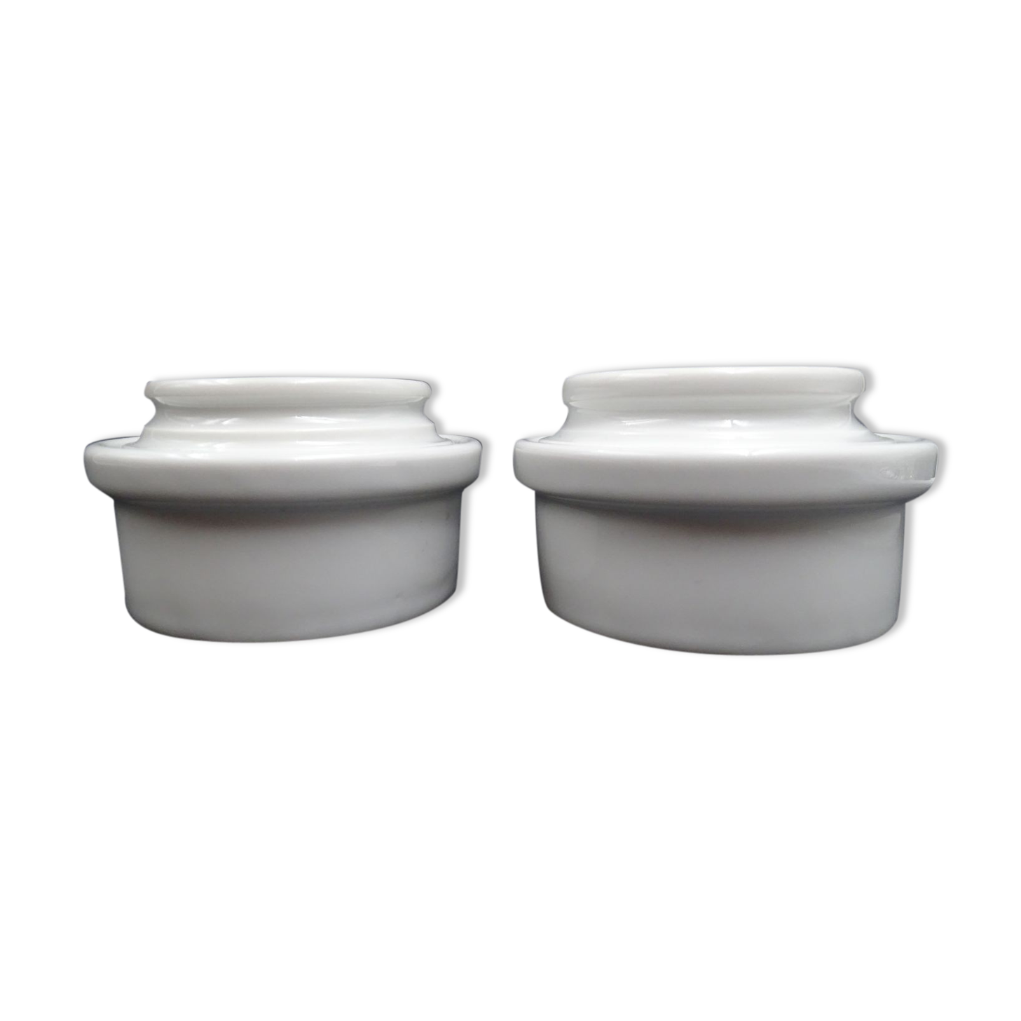 Pair of old buttermakers in thick porcelain from the brand Pillivuyt 1930