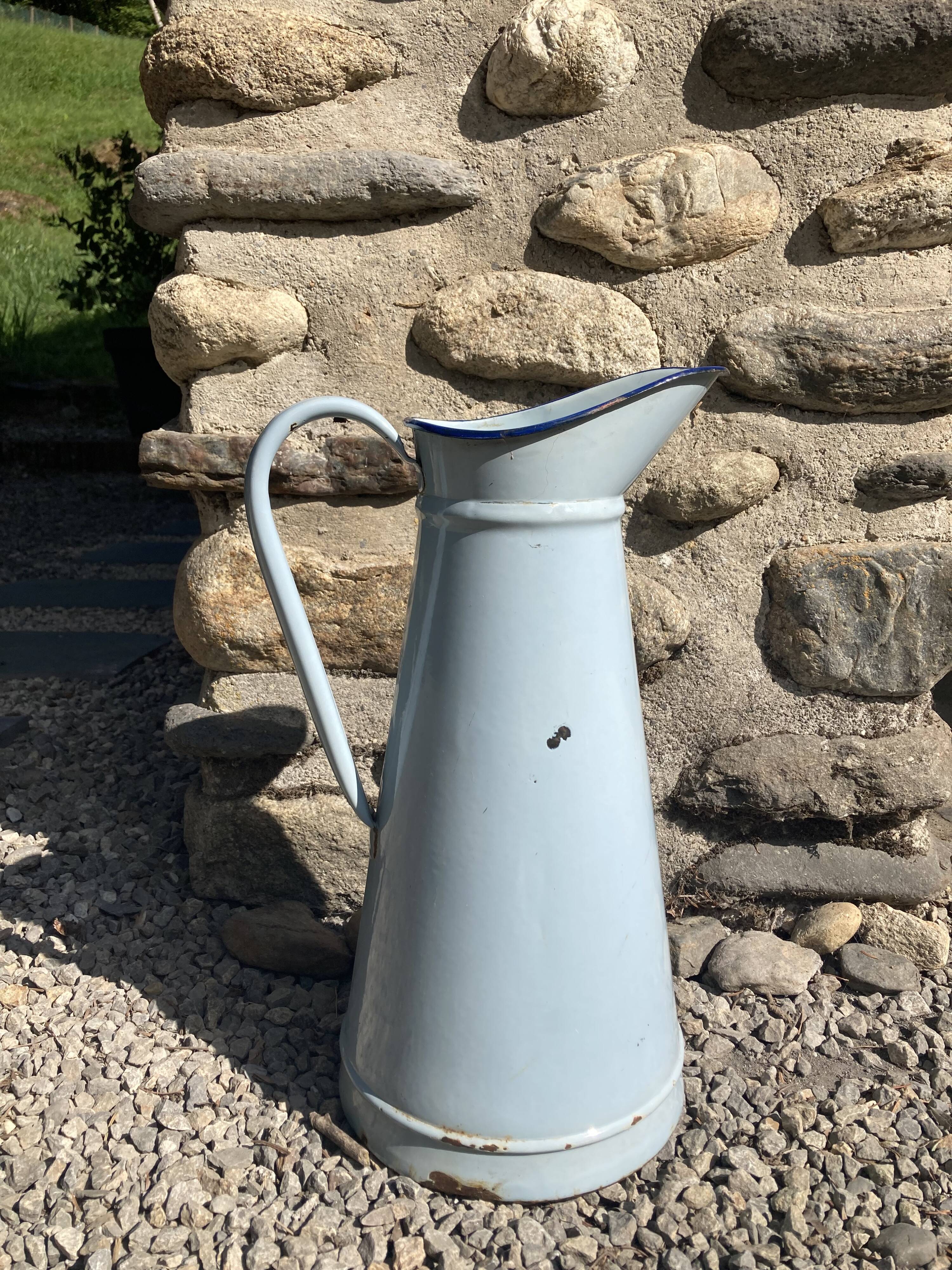 Broc in enamelled blue sheet metal