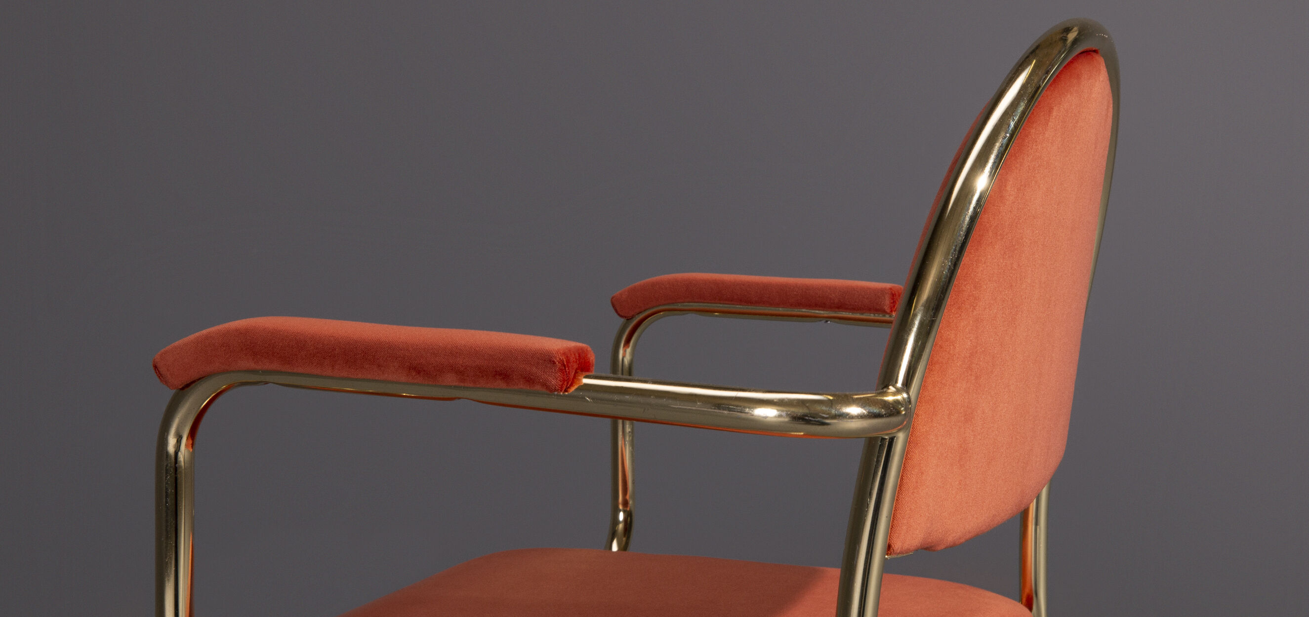 Fauteuiil Hollywood Regency à Volterra 42, avec accoudoirs