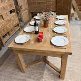 Table with integrated extensions