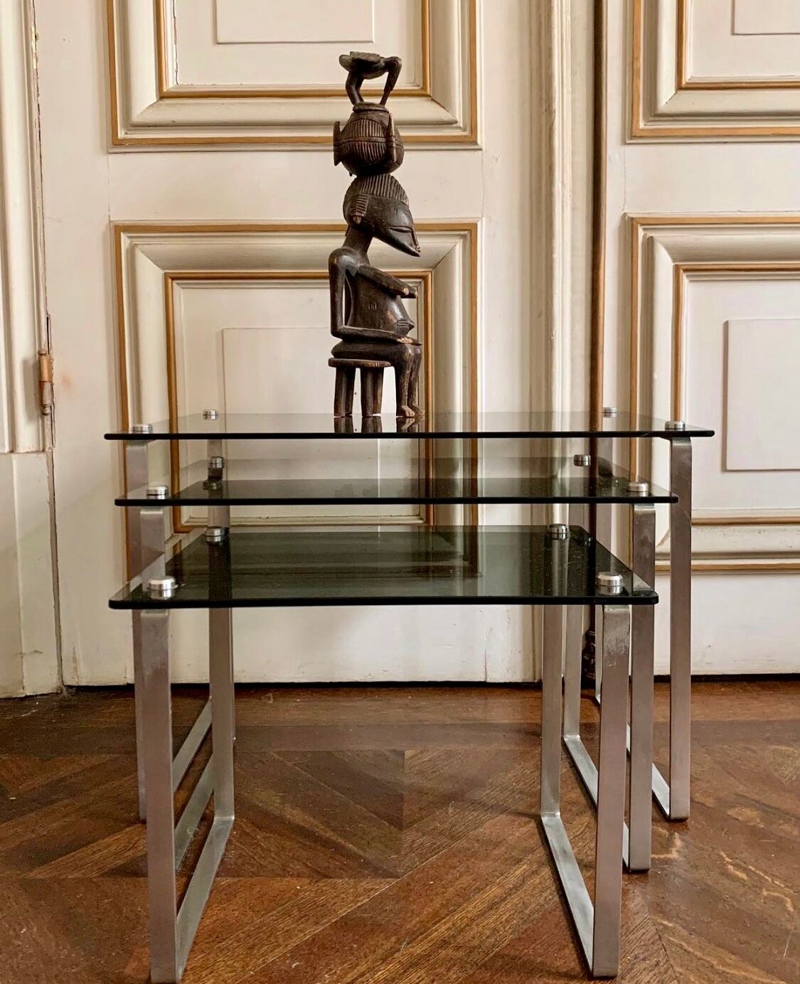 Tables gigognes  acier et verre fumé