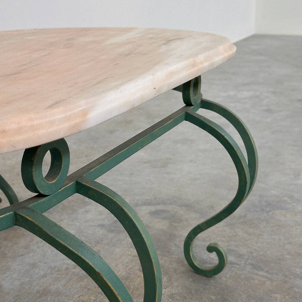 Table basse en marbre rose vintage et fer forgé vert, années 1970