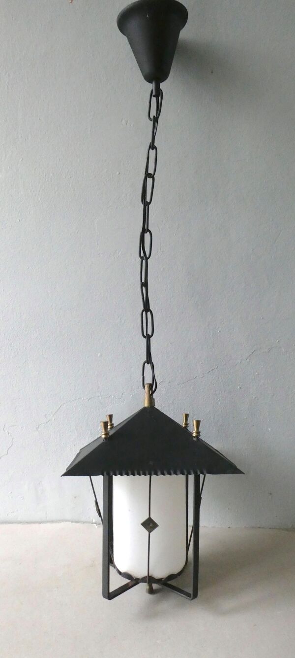 Suspension lanterne en métal noir et opaline des années 50