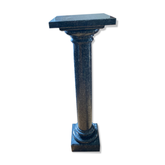 Granite column with pearly reflections